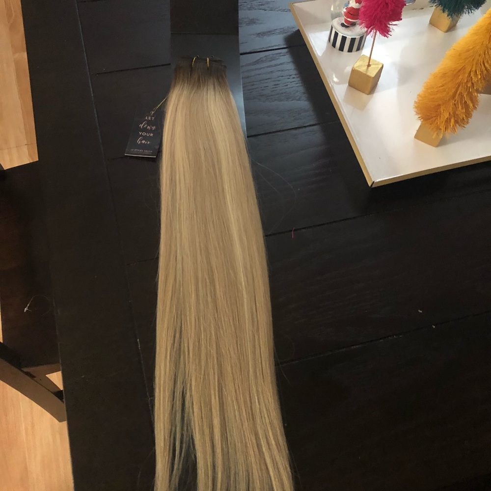 JZ Styles 22” machine weft extensions. Not used.